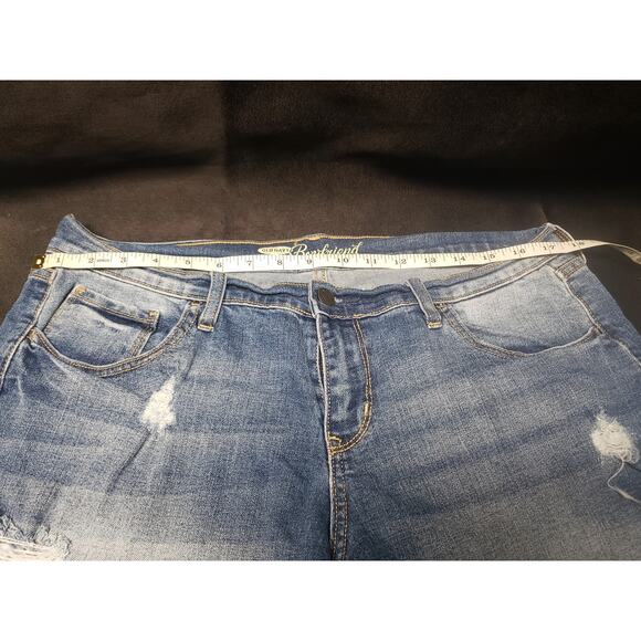 Old Navy Boyfriend Light Washed Cuffed Leg Blue Jean Shorts - Picture 5 of 6